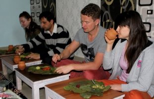Ayurvedic eating etiquettes for health and longevity Ayurveda eating